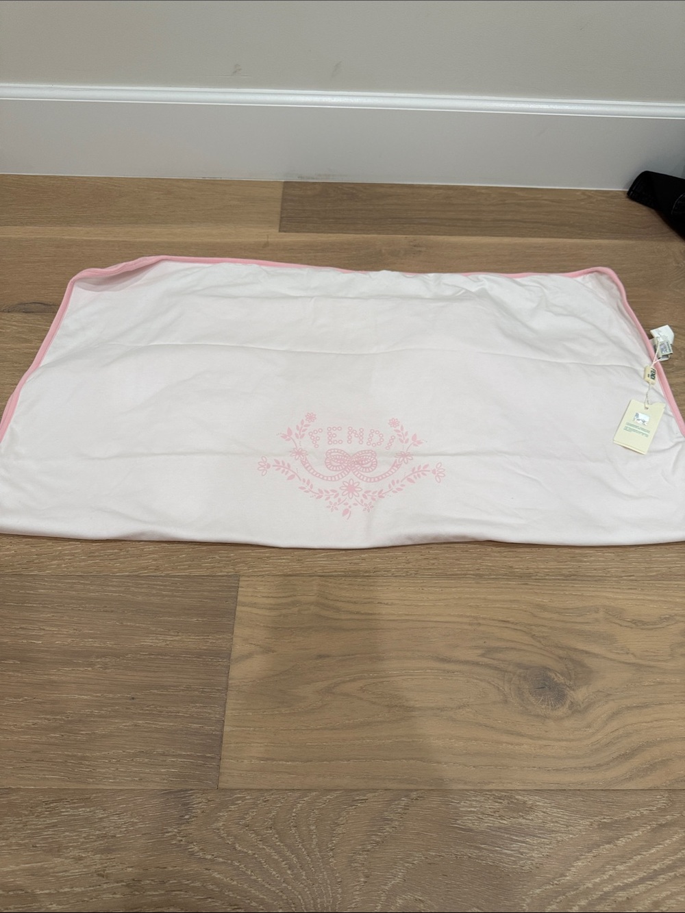 Brand new authentic baby blanket. Comes with dust bag.